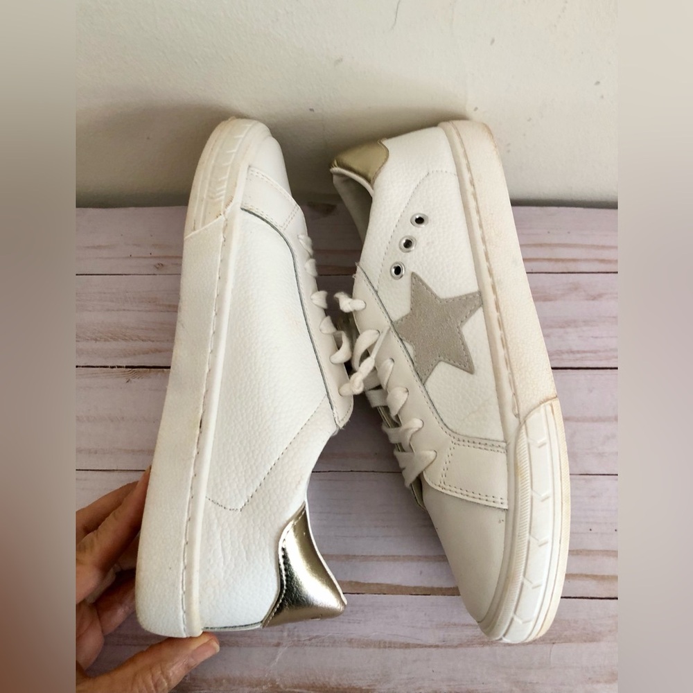 VINTAGE HAVANA Carla White Leather Gold Foil Taupe Star Sneakers 9 Good Codition - Picture 2 of 9